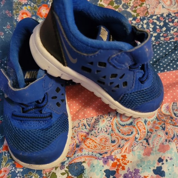 Toddler nikes - Picture 2 of 3
